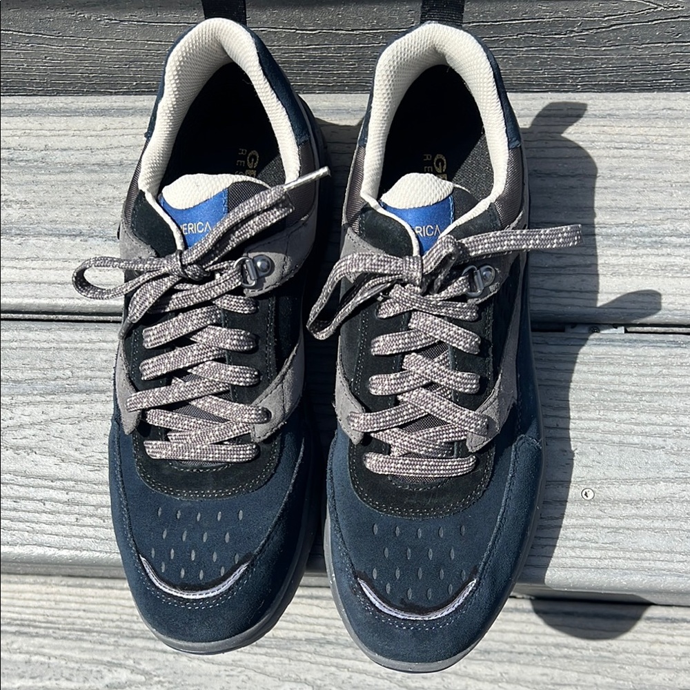 Mens Geox Spherica 4x4 ABX sneakers in Navy dark gray and black. Mens size 10
